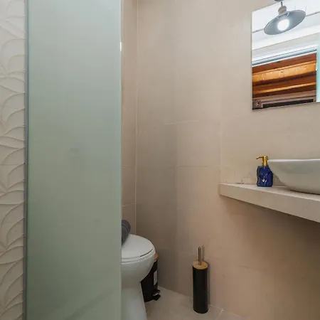 Апартаменти Veluna Maisonettes